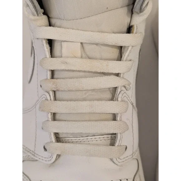 Nike Air Jordan Retro 1 Mid  display picture 2